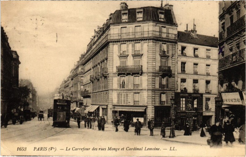 Carte postale ancienne Paris 5e Carrefour Rue monge rue Cardinal Lemoine à Paris 5e