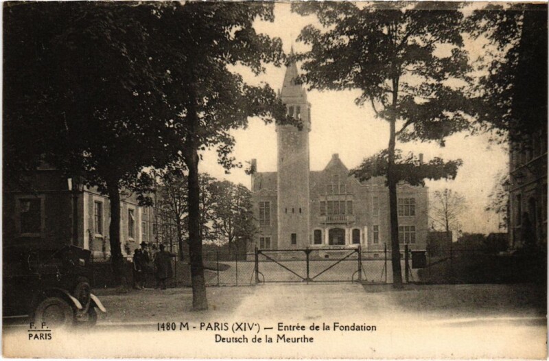 Carte postale ancienne Entrée de la Fondation Deutsch de la Meurthe à Paris 14e