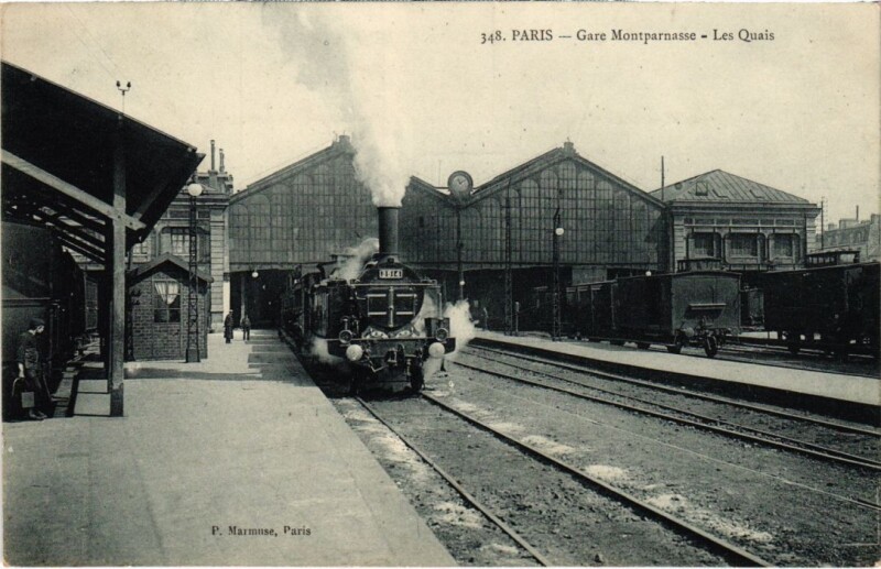 Carte postale ancienne Gare Montparnasse - Les Quais à Paris 15e