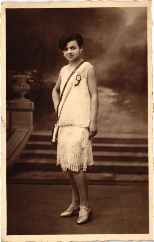 Carte postale ancienne Paris 12e Photography femme parisienne carte photo à Paris 12e