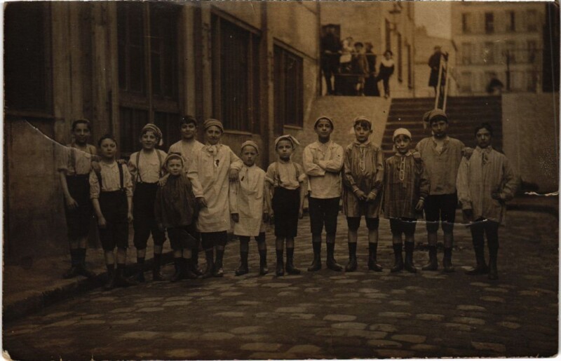 Carte postale ancienne Carte-photo - 75 Rue Pouchet à Paris 17e