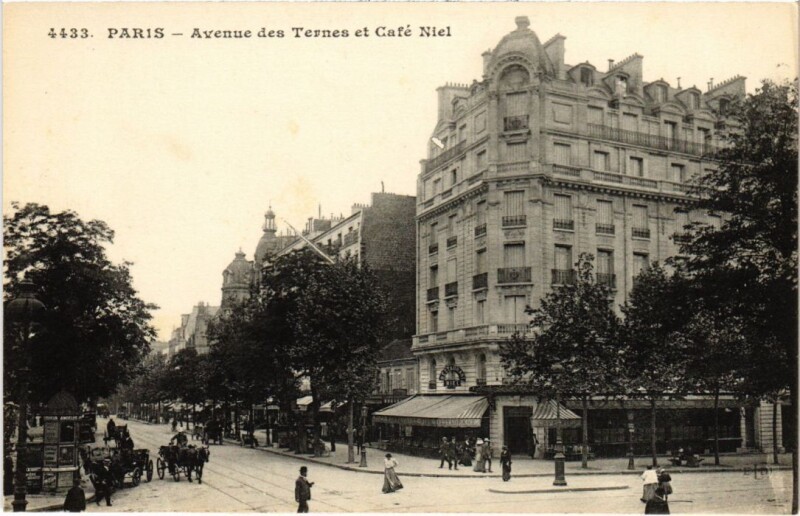 Carte postale ancienne Avenue des Ternes et Café Niel à Paris 17e