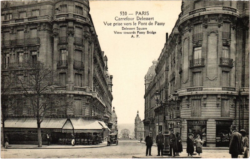 Carte postale ancienne Carrefour Delessert - Vue prise vers le Pont de Passy à Paris 16e