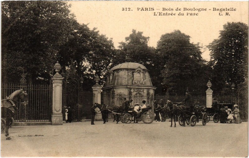 Carte postale ancienne Bois de Boulogne - Bagatelle - L'Entrée du Parc à Paris