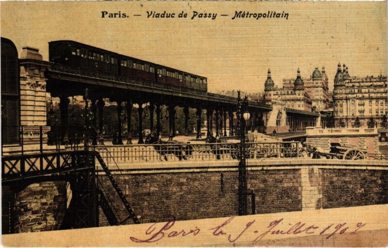 Carte postale ancienne Passerelle de Passy à Paris 15e