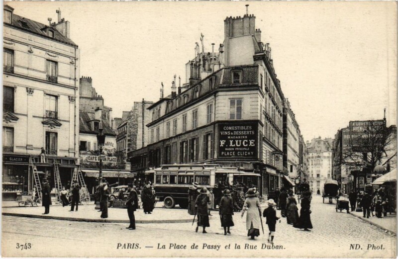 Carte postale ancienne La Place de Passy et la Rue Duban à Paris 16e
