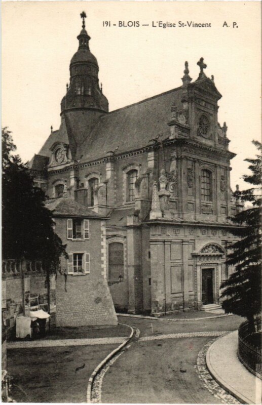 Carte postale ancienne Blois L'Eglise St.Vincent France à Blois