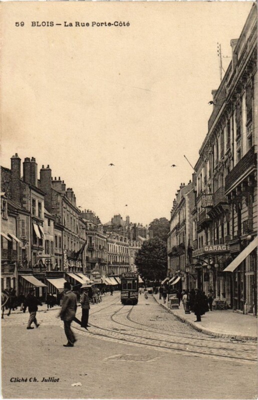 Carte postale ancienne Blois La Rue Porte Cote France à Blois