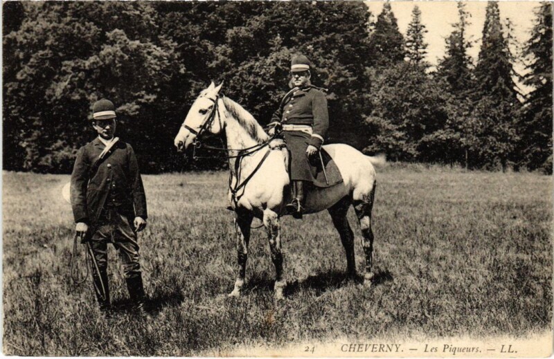 Carte postale ancienne Cheverny Les Piqueurs France à Cheverny