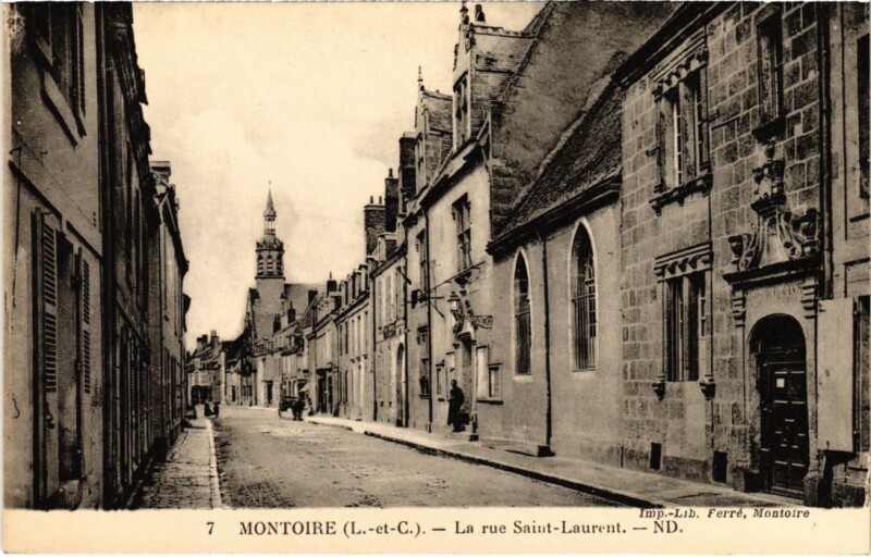 Carte postale ancienne Montoire La rue Saint-Laurent France