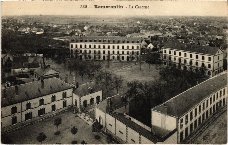 Carte postale ancienne Romorantin La Caserne France