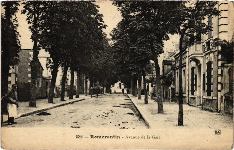 Carte postale ancienne Romorantin Avenue de la Gare France