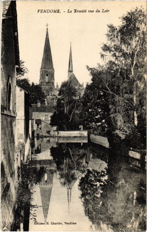 Carte postale ancienne Vendome La Trinite vue du Loir France