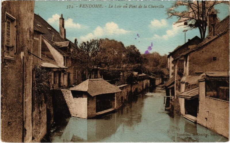 Carte postale ancienne Vendome Le Loir au Pont de la Cheville France