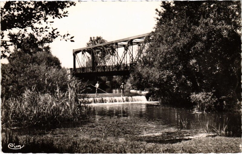 Carte postale ancienne Cellettes Pont sur le Beuvron France à Cellettes