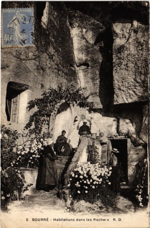 Carte postale ancienne Bourre Habitations dans les Rochers France