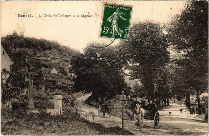 Carte postale ancienne Bourre La Croix de Vallagon et le Rigodon France