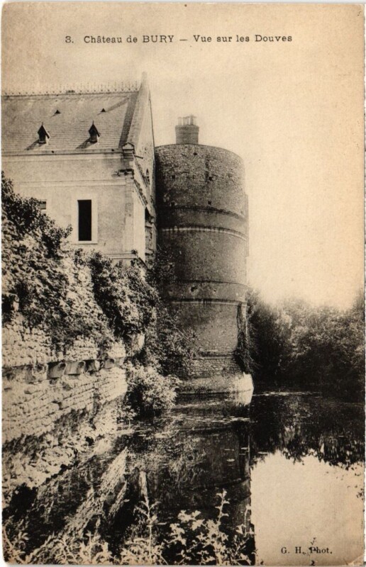 Carte postale ancienne Chateau de Bury Vue sur les Douves France
