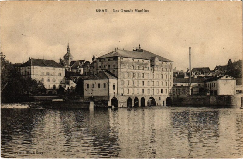 Carte postale ancienne Gray Les Grands Moulins
