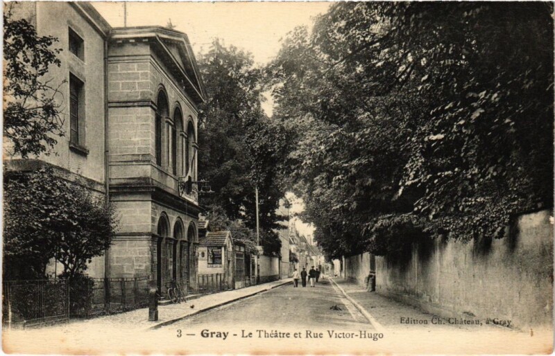 Carte postale ancienne Gray Le Theatre Rue Victor-Hugo