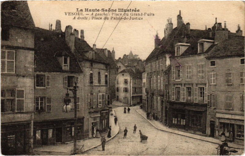 Carte postale ancienne Vesoul Place du Grand Puits Place du Palais de Justice à Vesoul