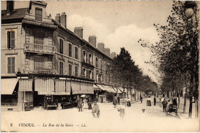 Carte postale ancienne Vesoul Rue de la Gare à Vesoul