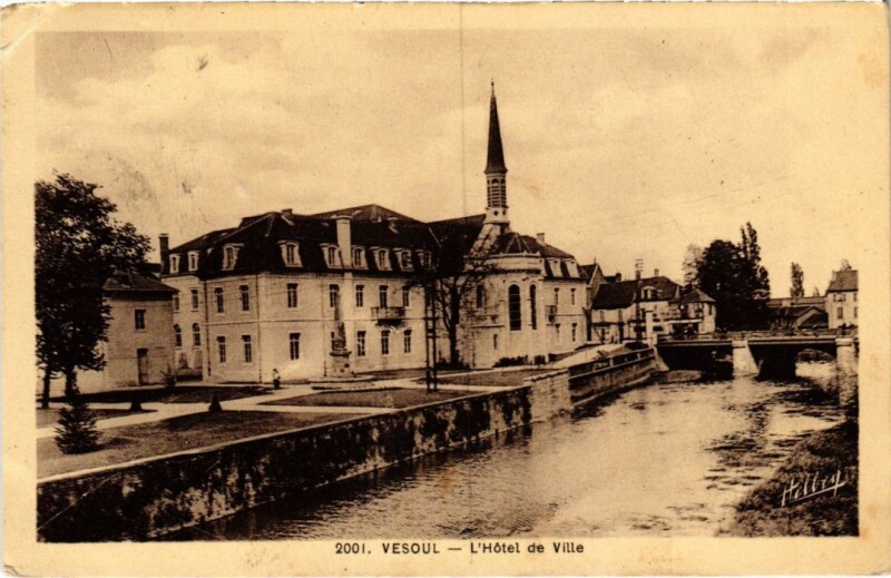 Carte postale ancienne Vesoul Hotel de Ville à Vesoul