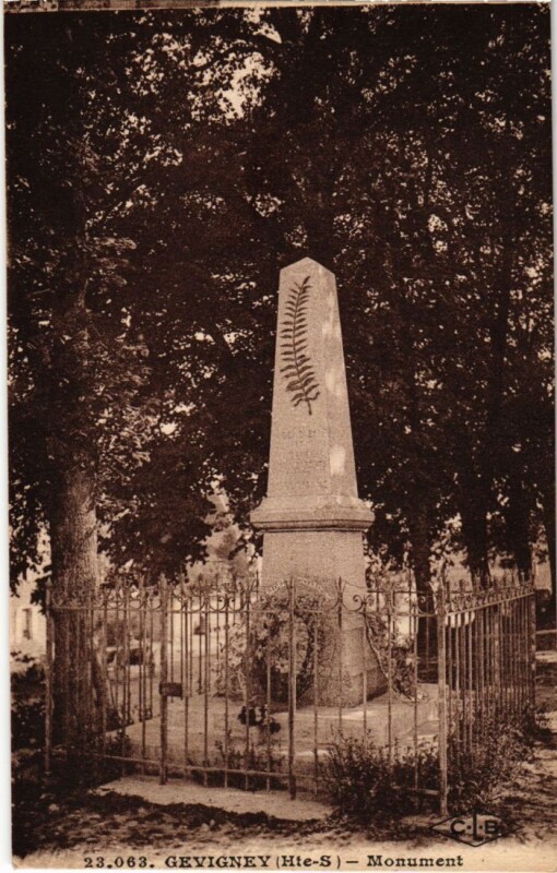 Carte postale ancienne Gevigney monument