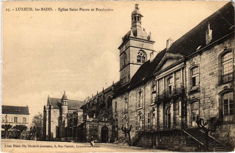 Carte postale ancienne Luxeuil-les-Bains Eglise Saint-Pierre et Presbytere à Luxeuil-les-Bains
