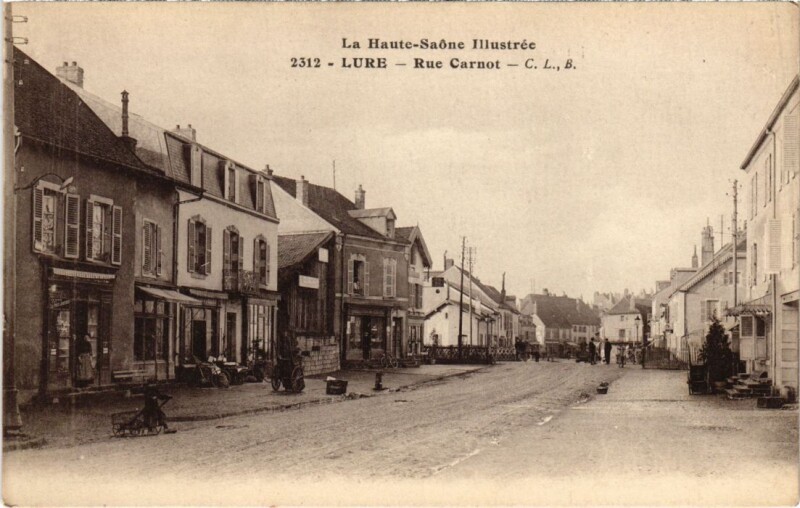 Carte postale ancienne Lure Rue Carnot