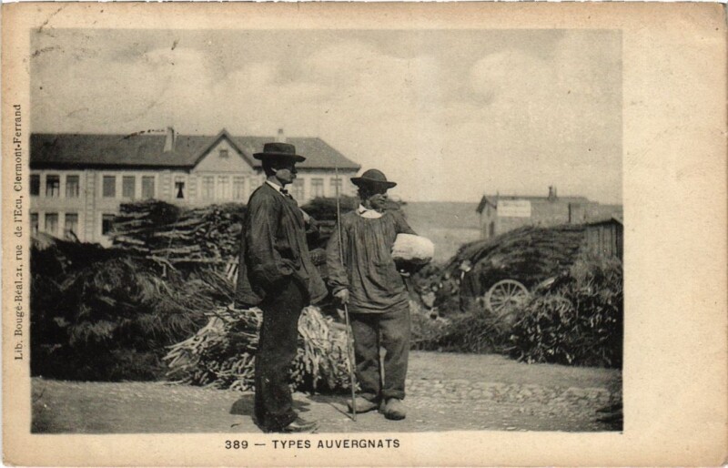 Carte postale ancienne Folklore Types Auvergnats