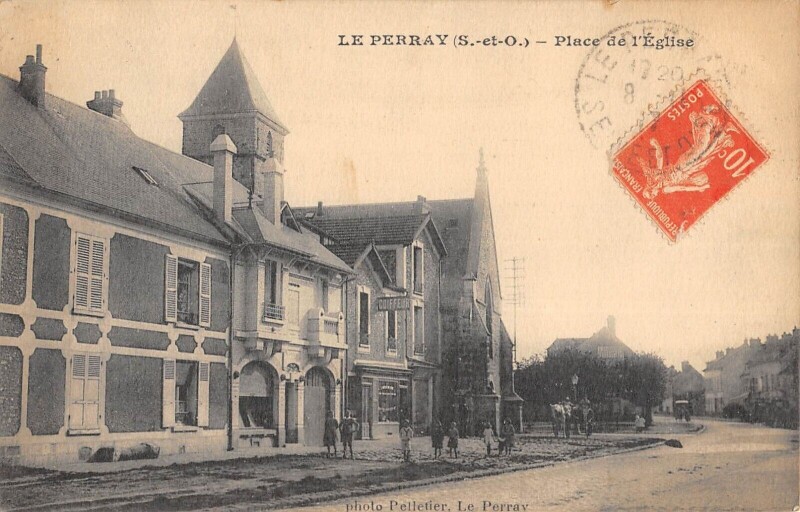Carte postale ancienne Le Perray - Place De L'Eglise - Coiffeur - cliché rare