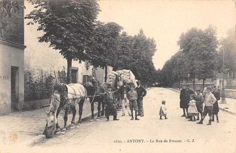 Carte postale ancienne Antony - La Rue De Fresnes - Attelage à Antony