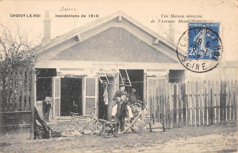 Carte postale ancienne Choisy Le Roi - Inondations 1910 - Une Maison Devastee De L'Avenue Henri à Choisy-le-Roi