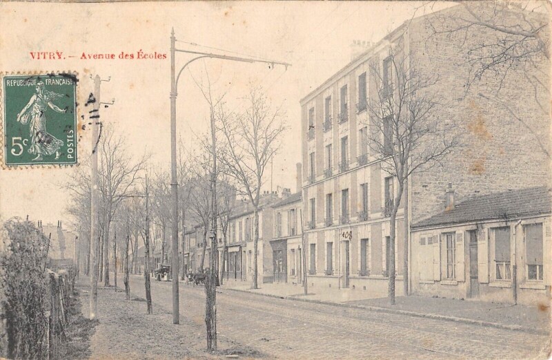 Carte postale ancienne Vitry - Avenue Des Ecoles