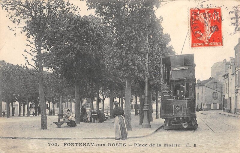 Carte postale ancienne Fontenay Aux Roses - Place De La Mairie - Tramway à Fontenay-aux-Roses