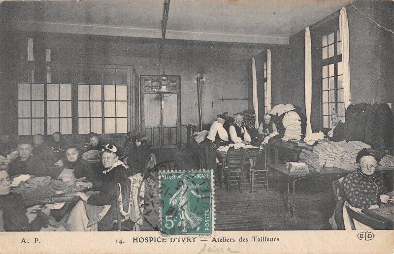 Carte postale ancienne Ivry Sur Seine - Hospice D'Ivry - Atelier Des Tailleurs à Ivry-sur-Seine