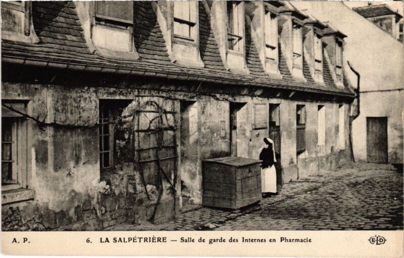 Carte postale ancienne La Salpêtrière - Salle de garde des Internes en Pharmacie à Paris 13e