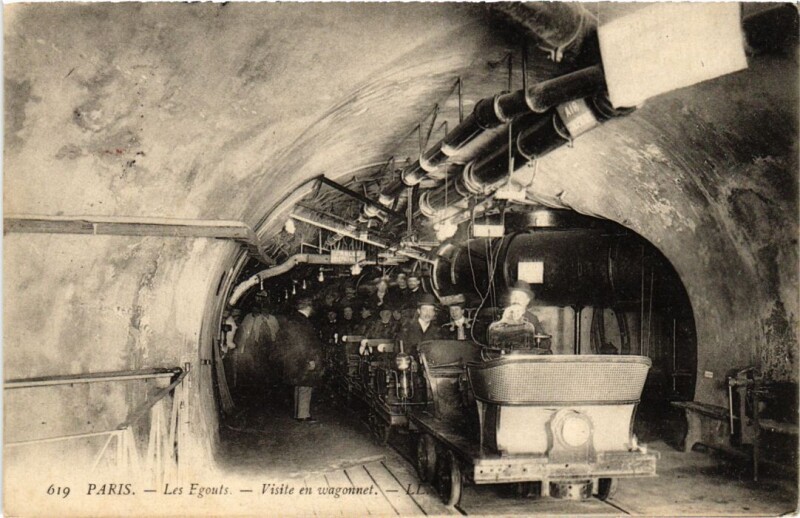 Carte postale ancienne Paris Souterrain Les Egouts Visite en wagonnet