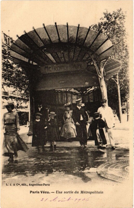 Carte postale ancienne Paris Vecu. Sortie du Metropolitain à Paris 17e