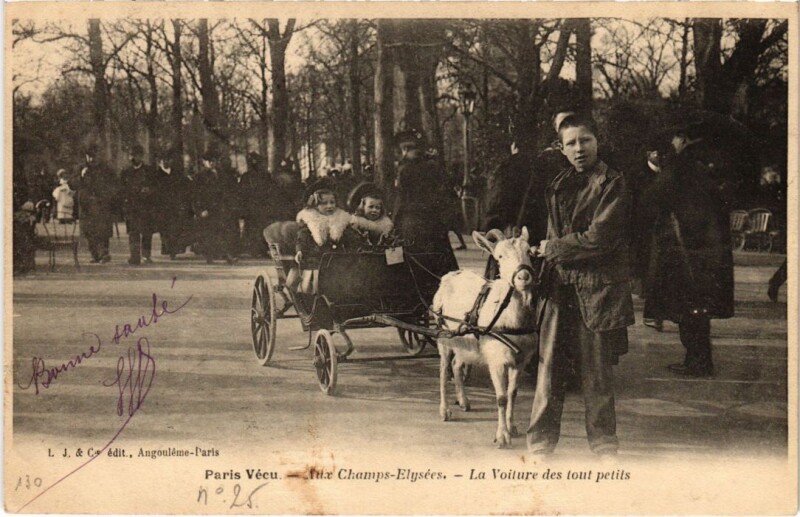 Carte postale ancienne Paris Vecu. Aux Champs Elysees La Voiture des tout petits