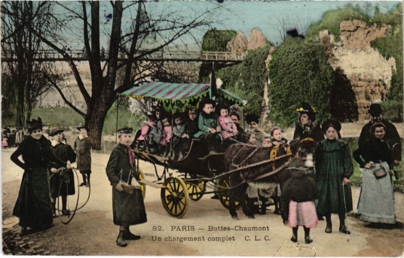 Carte postale ancienne Buttes-Chaumont - Un Chargement Complet à Paris 19e