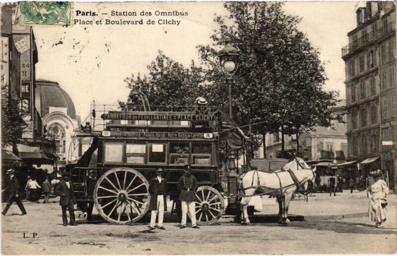 Carte postale ancienne Paris 9e Place et BOulevard de Clichy Station des Omnibus à Paris 9e