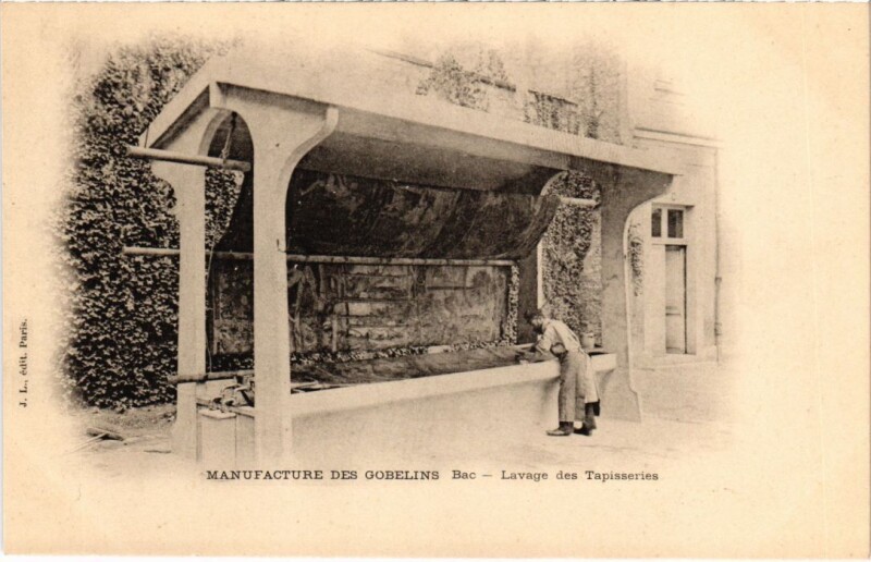 Carte postale ancienne Manufacture des Gobelins - Bac - Lavage des Tapisseries à Paris 13e