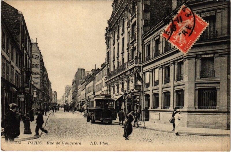 Carte postale ancienne Rue de Vaugirard à Paris 15e
