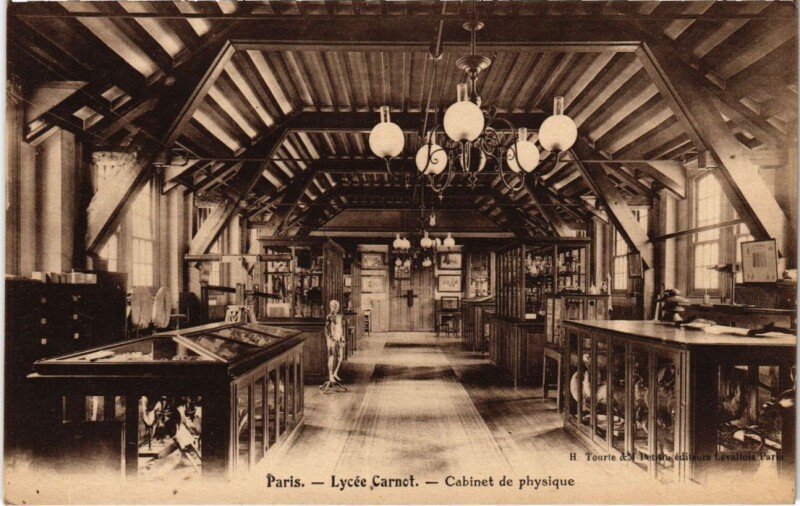 Carte postale ancienne Lycée Carnot - Cabinet de physique à Paris 17e