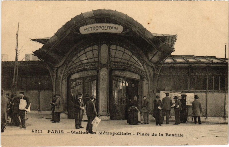 Carte postale ancienne Paris 11e Station du Metropolitain Place de la Bastille à Paris 11e