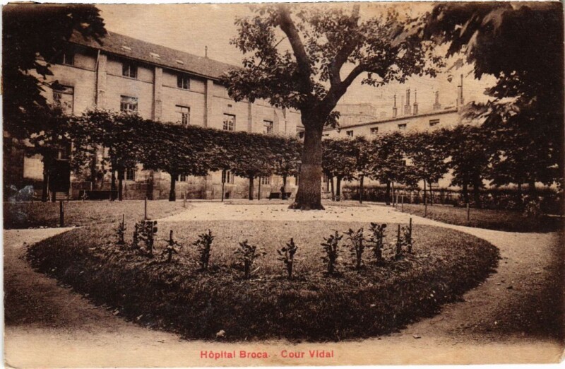 Carte postale ancienne Paris 13e Hopital Broca Cour Vidal à Paris 13e