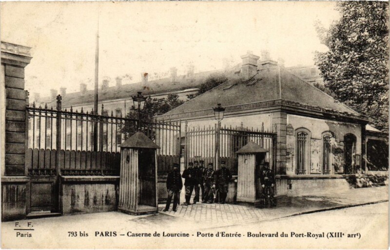 Carte postale ancienne Caserne de Lourcine - Porte d'Entrée - Boulevard du Port-Royal à Paris 5e