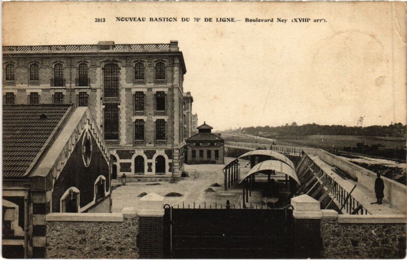 Carte postale ancienne Nouveau Bastion du 76e de Ligne - Boulevard Ney - Vue panoramique à Paris 18e
